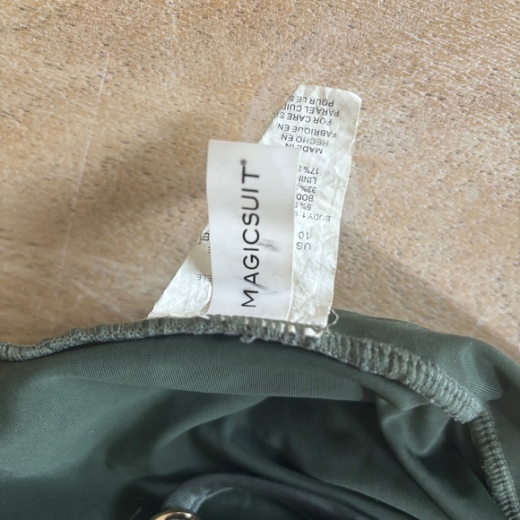 Magicsuit  Isabel Tummy Control Ruffle Front One Piece  SZ 10 - Picture 6 of 6